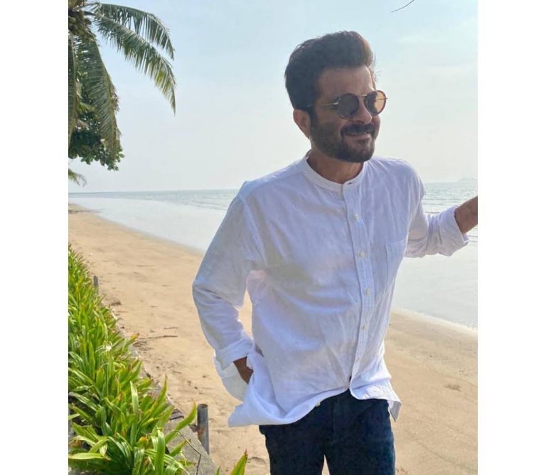 Anil Kapoor is walking his Monday blues off, check here for the video