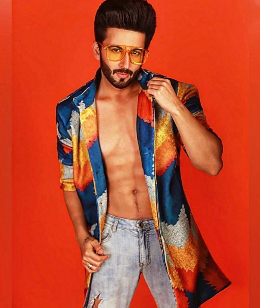 What is the favorite colour of actor Dheeraj Dhoopar?