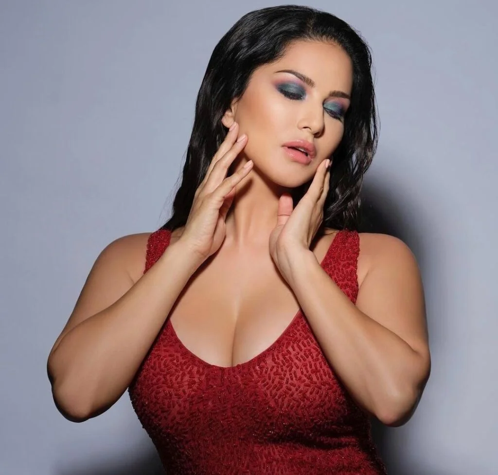 What is the worth of Sunny Leone?